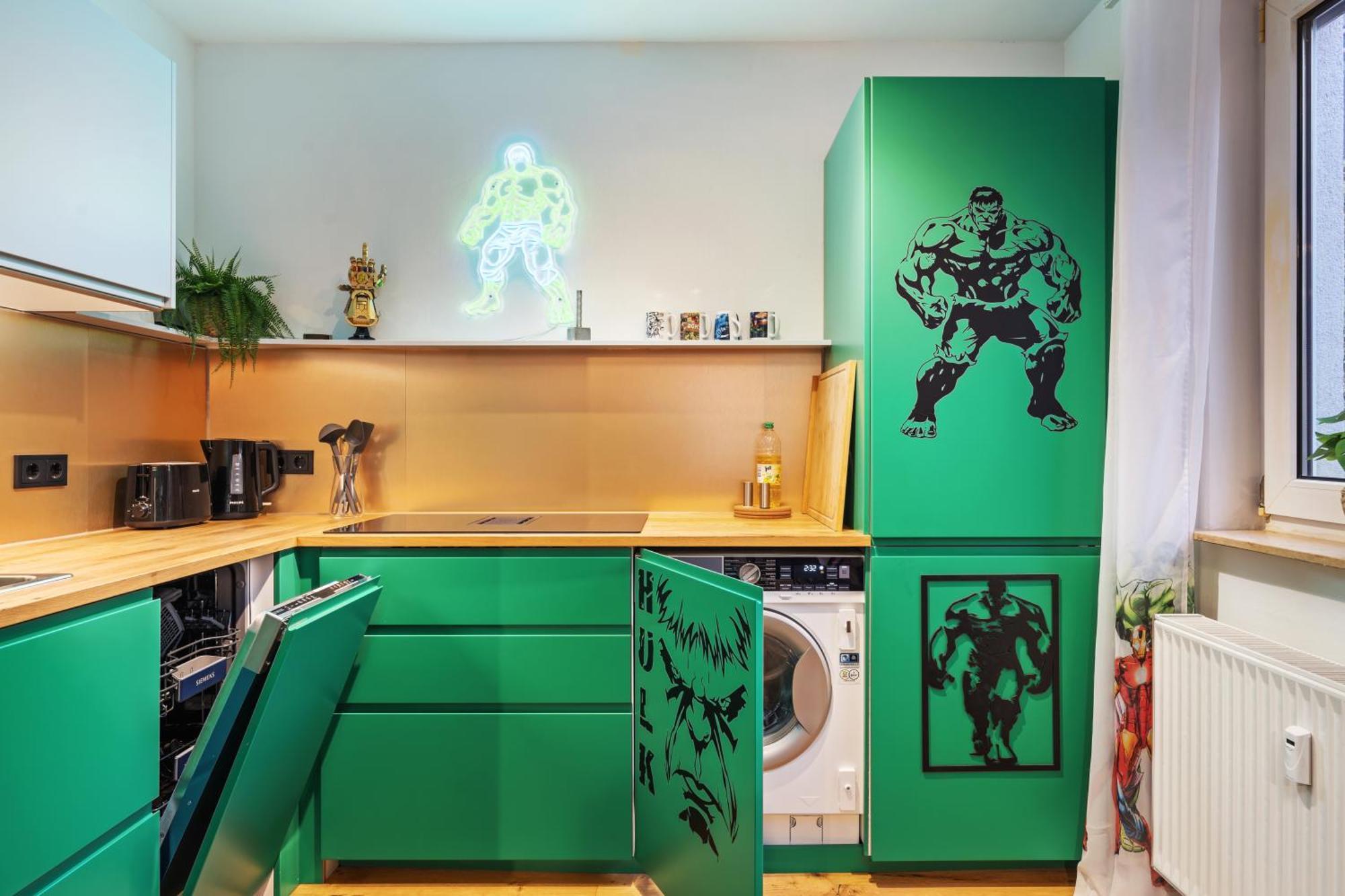 Edler Wohnraum Disney Marvel Studio Mit Balkon, Boxspringbett, Kaffeevollautomat, Lift & Parkplatz Chemnitz Exterior photo